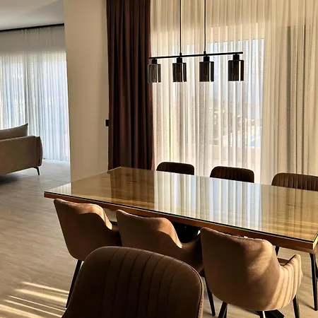 ヴィラ New!! Dado