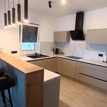 ヴィラ New!! Dado