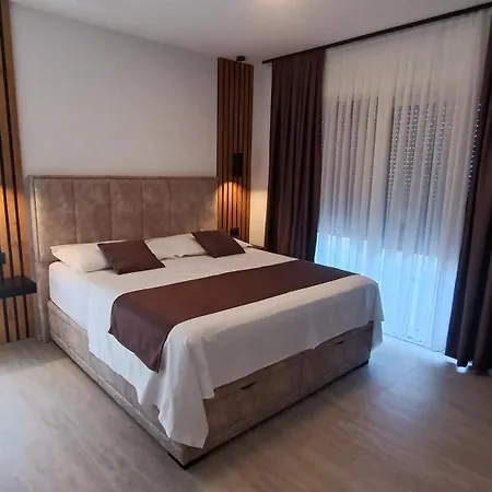 ヴィラ New!! Dado *