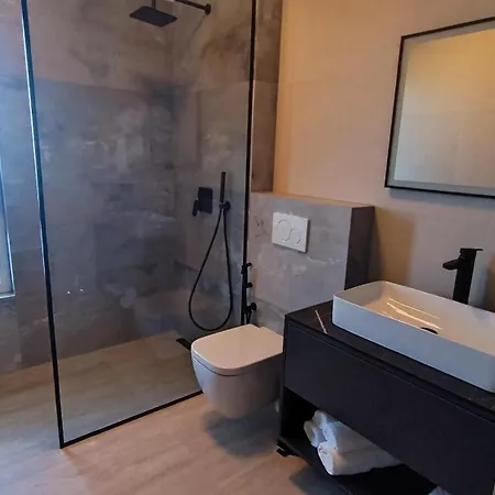 别墅 Modern Dado With Heated Pool & Sea View In 马卡尔斯卡