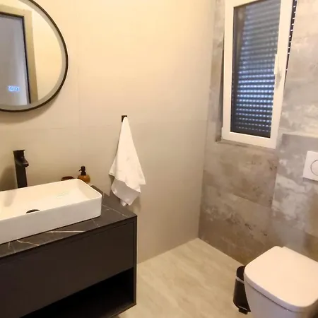 Modern Dado With Heated Pool & Sea View In 别墅