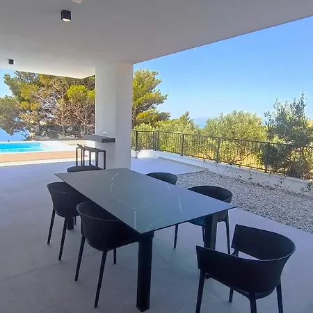 Modern Dado With Heated Pool & Sea View In 别墅