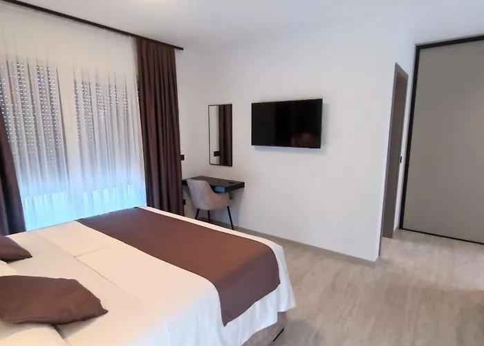Modern Dado With Heated Pool & Sea View In * Makarska