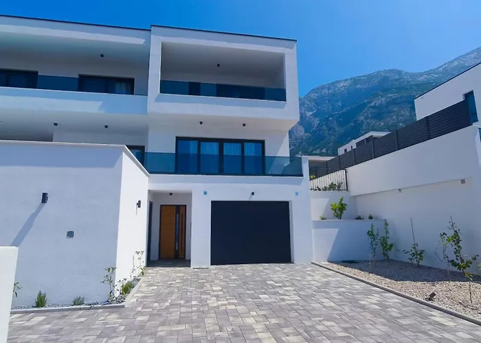 Modern Dado With Heated Pool & Sea View In Villa *